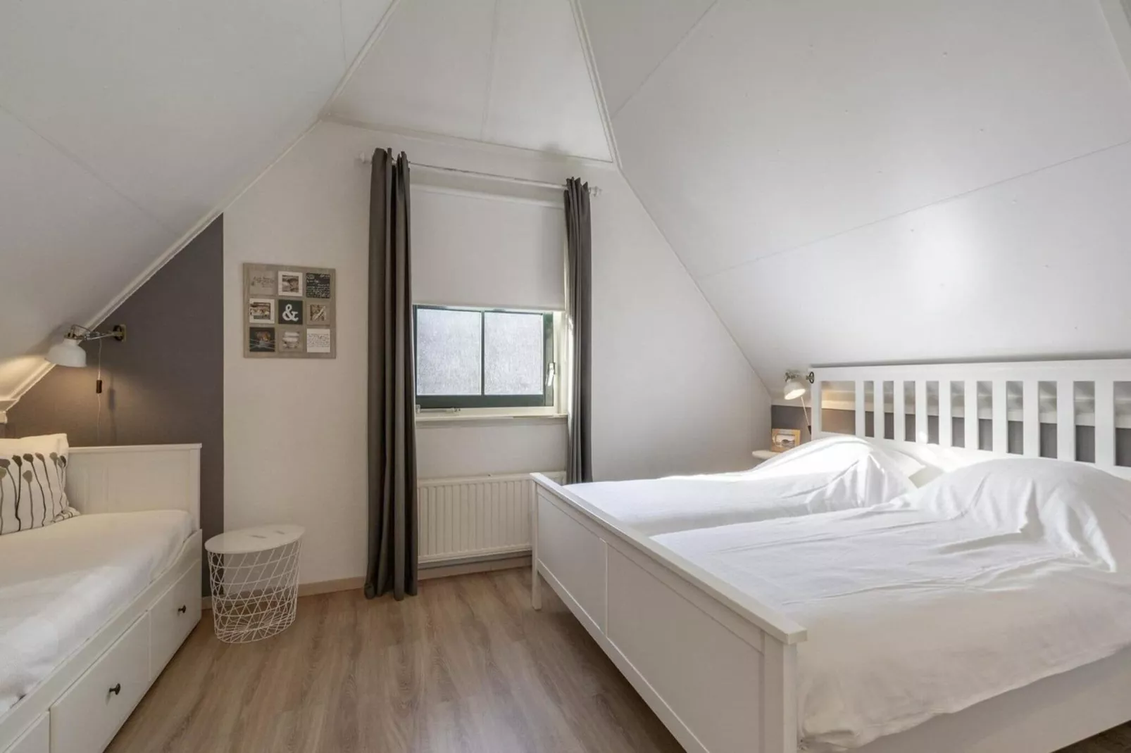 Buitenplaats 27 - Callantsoog-Bedroom