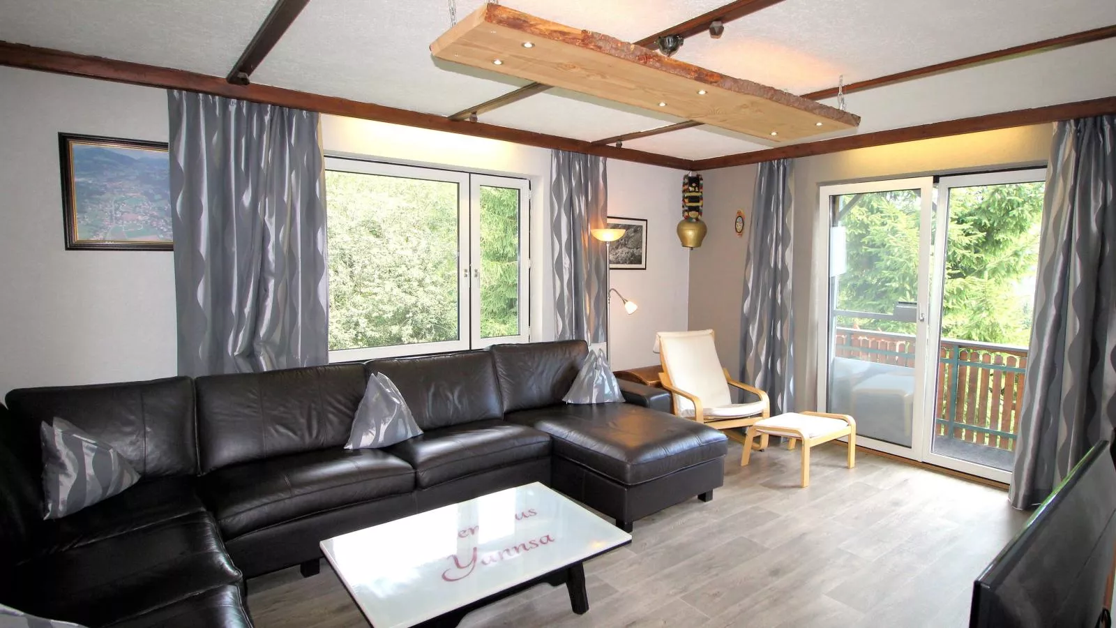 Yannsa-Living room