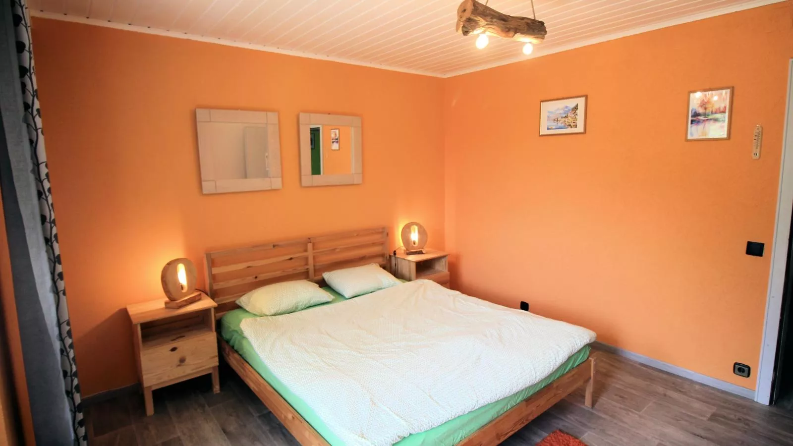 Yannsa-Bedroom