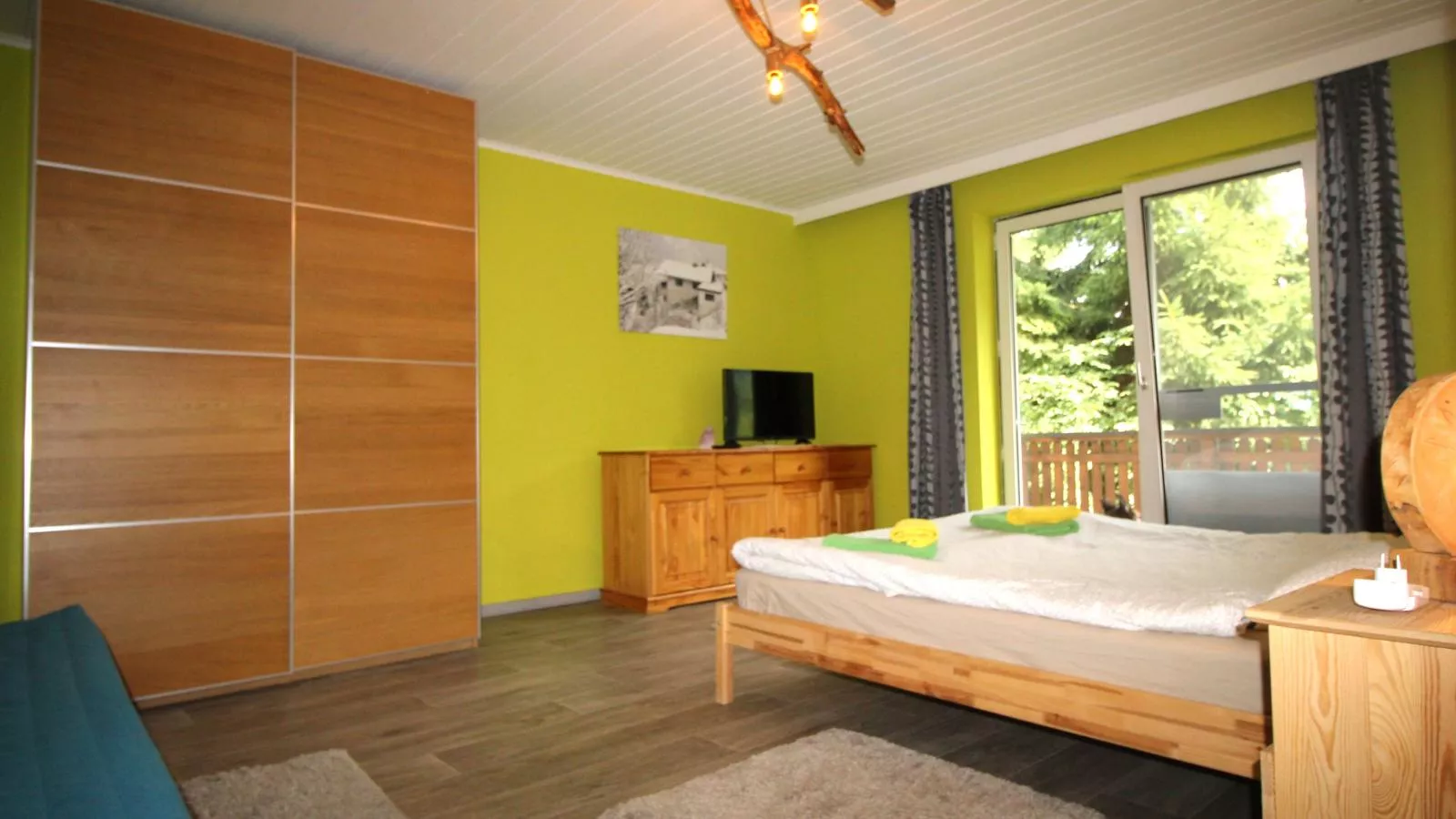 Yannsa-Bedroom