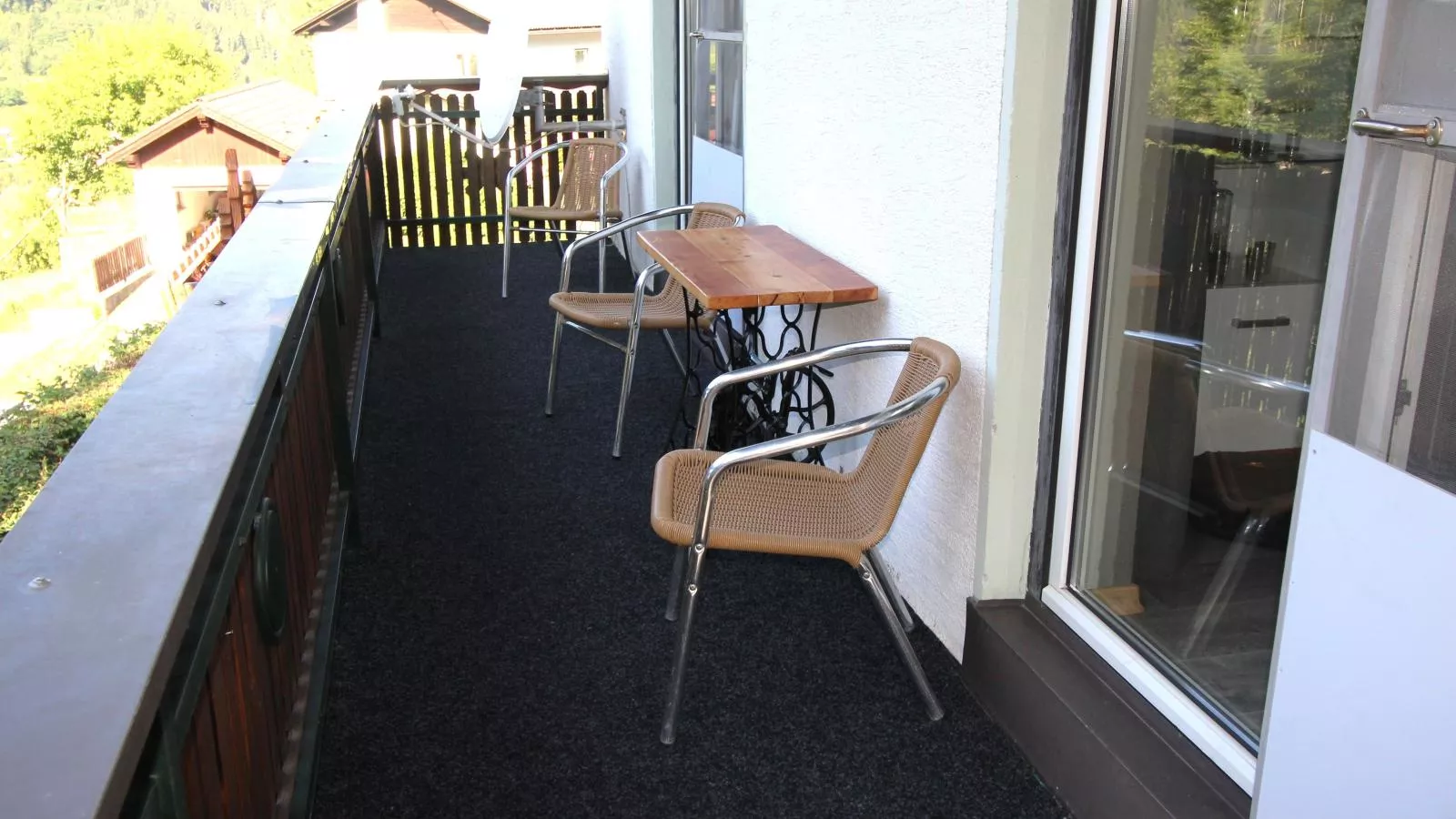 Yannsa-Terrace balcony
