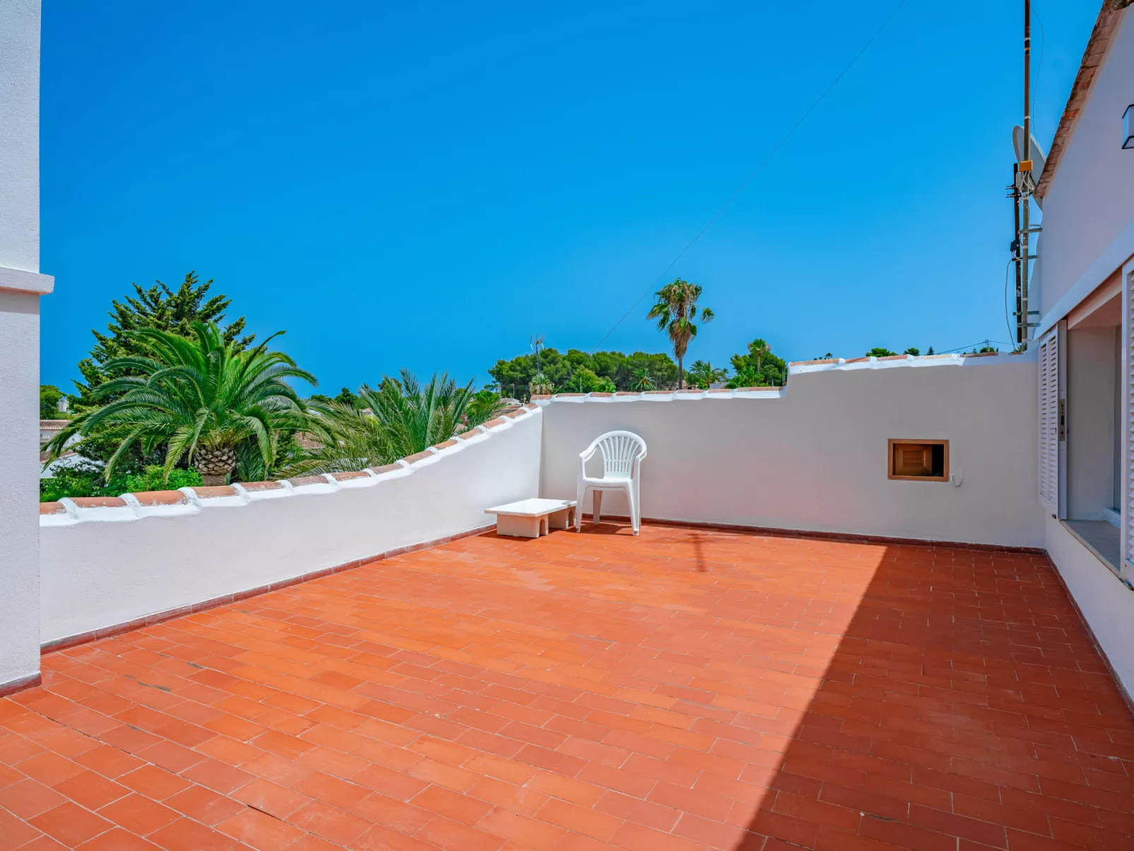 Toscal-Outside