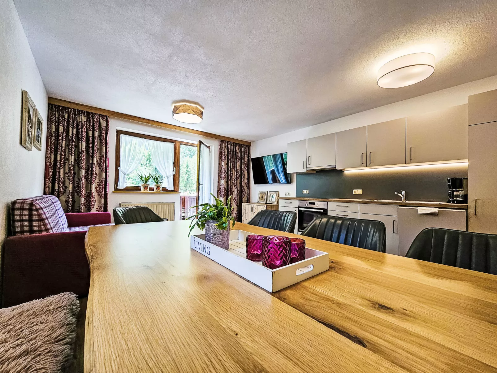 Inn-Inside