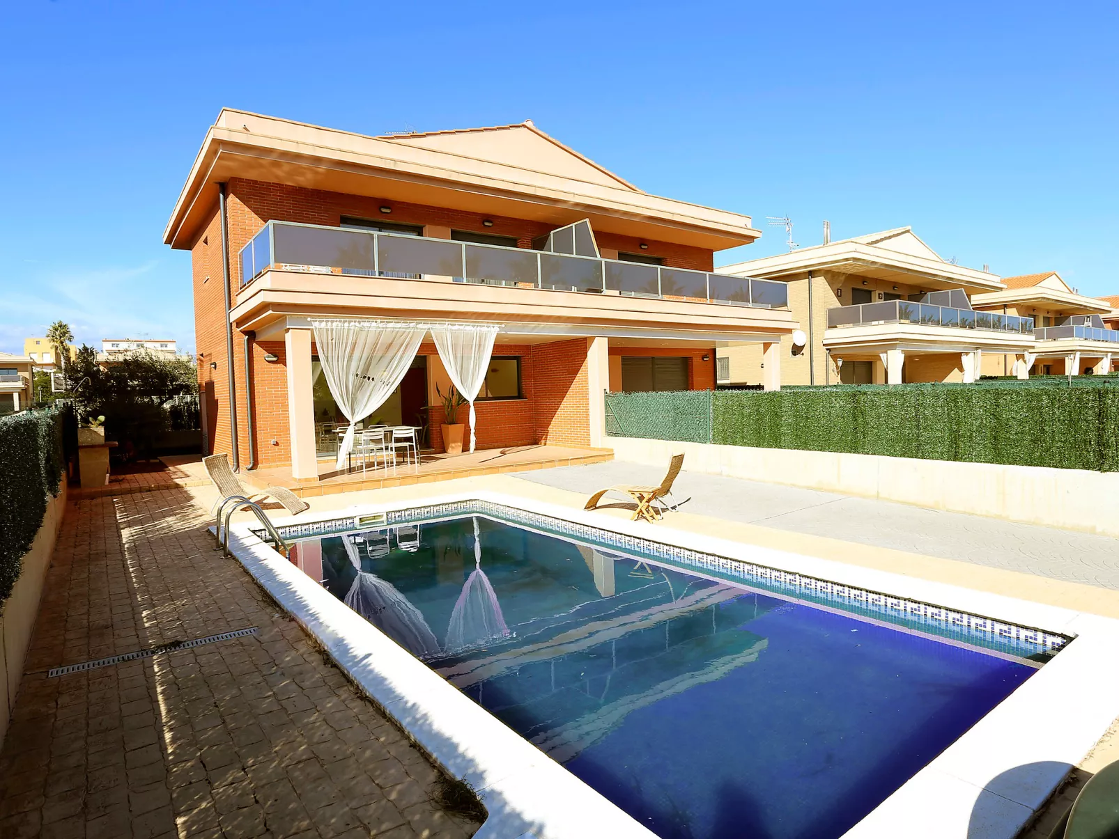  Ribera-Outside