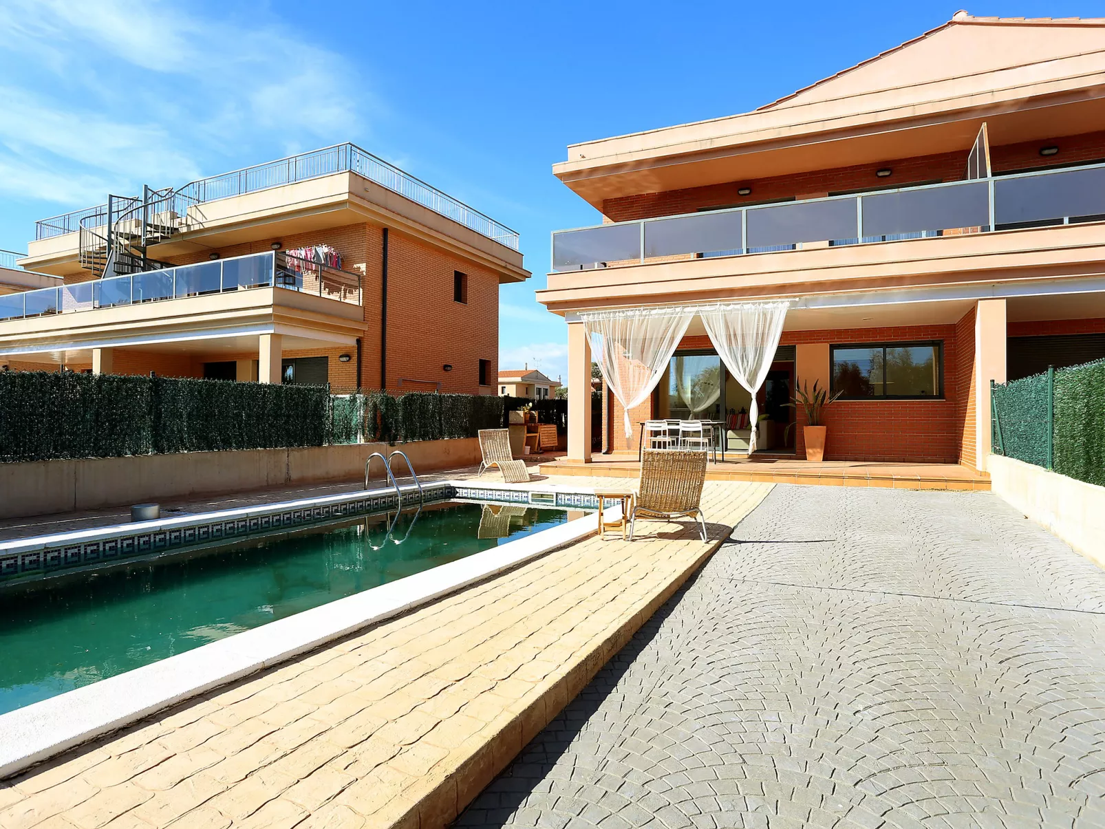  Ribera-Outside