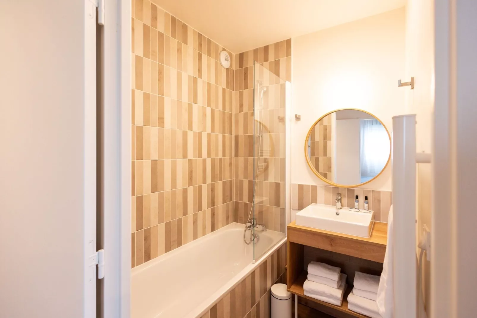L'Orée du Parc 1-Bathroom