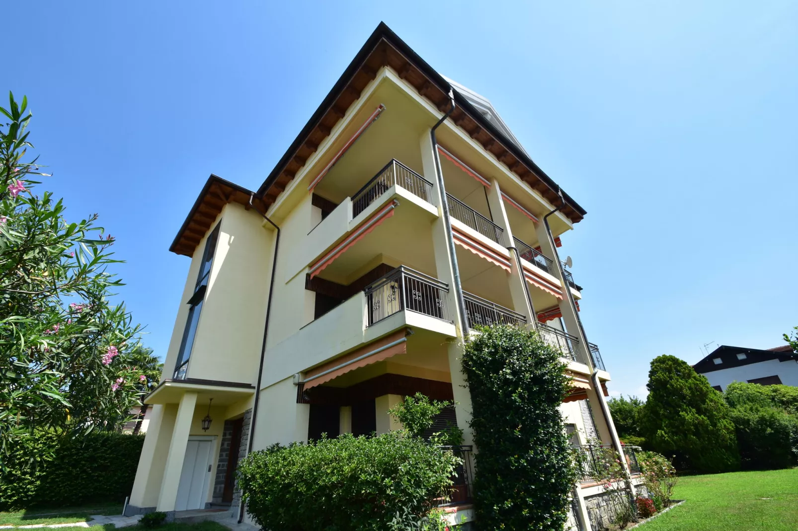Castagnola-Exterior summer