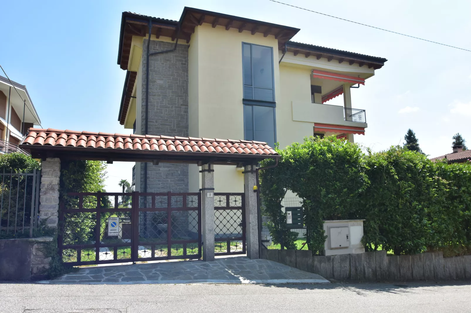 Castagnola-Exterior summer