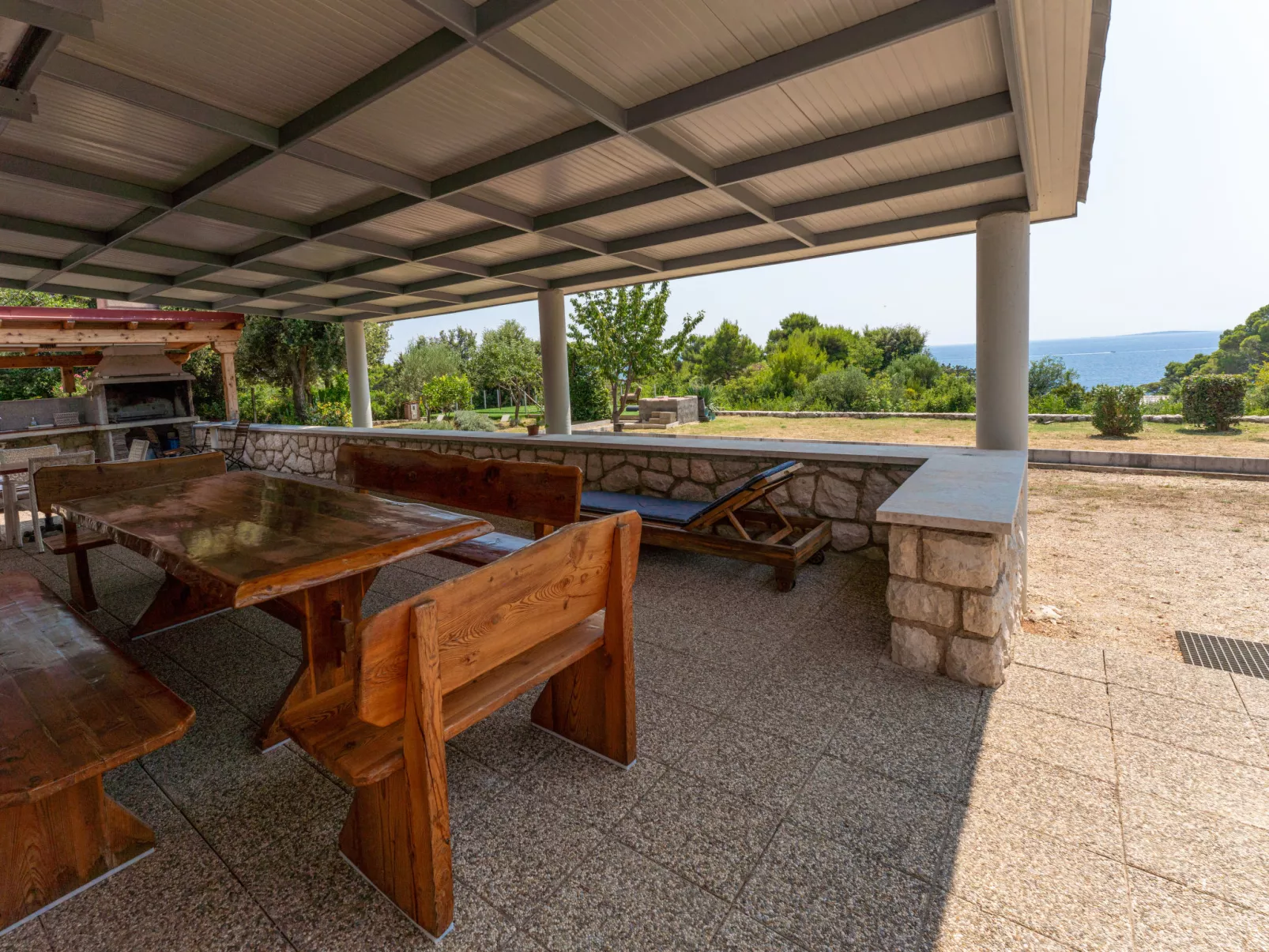 Dundo House-Outside