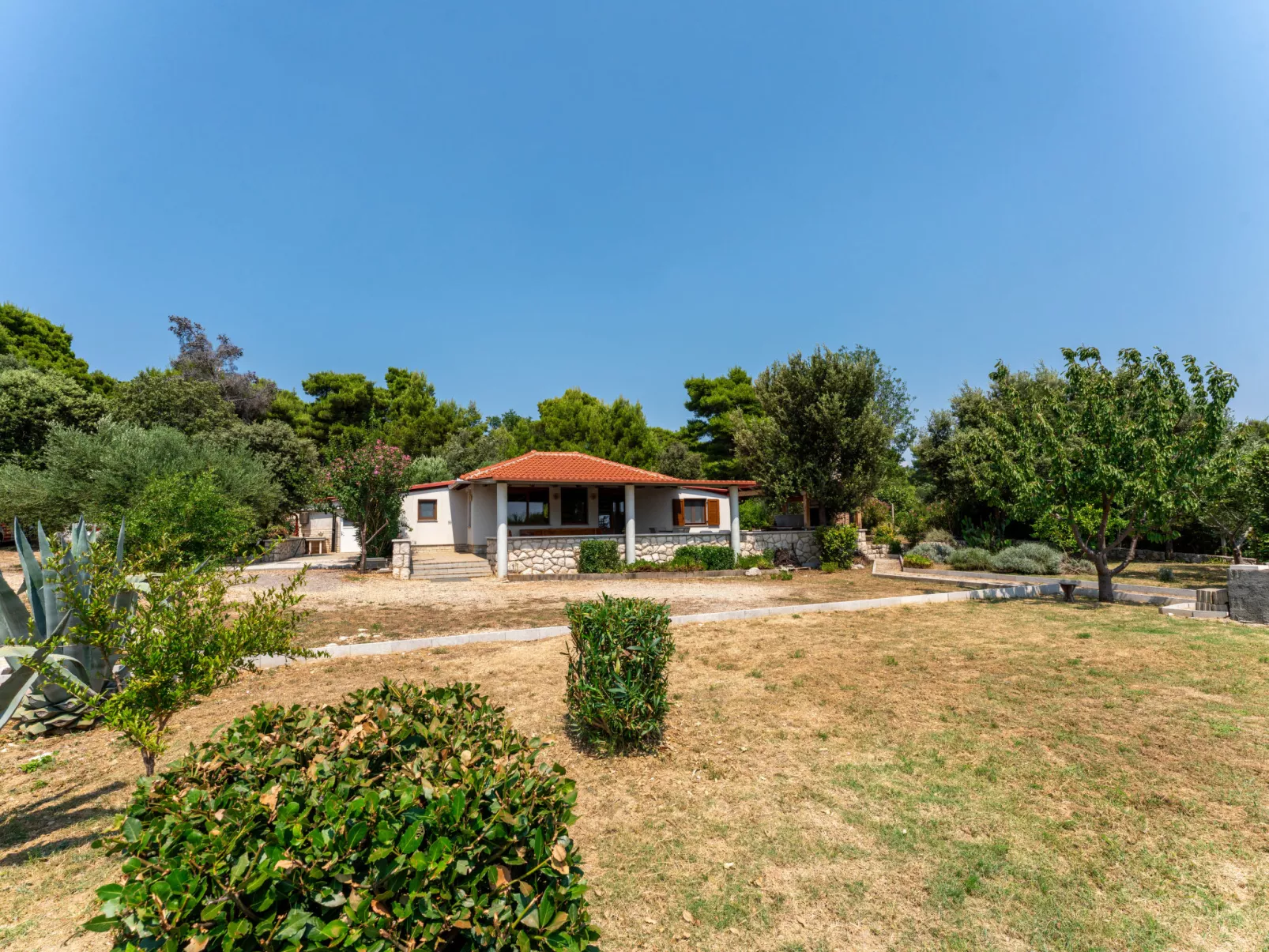 Dundo House-Outside