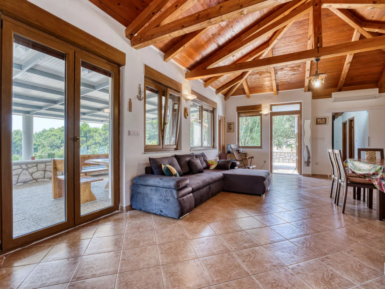 Dundo House-Inside
