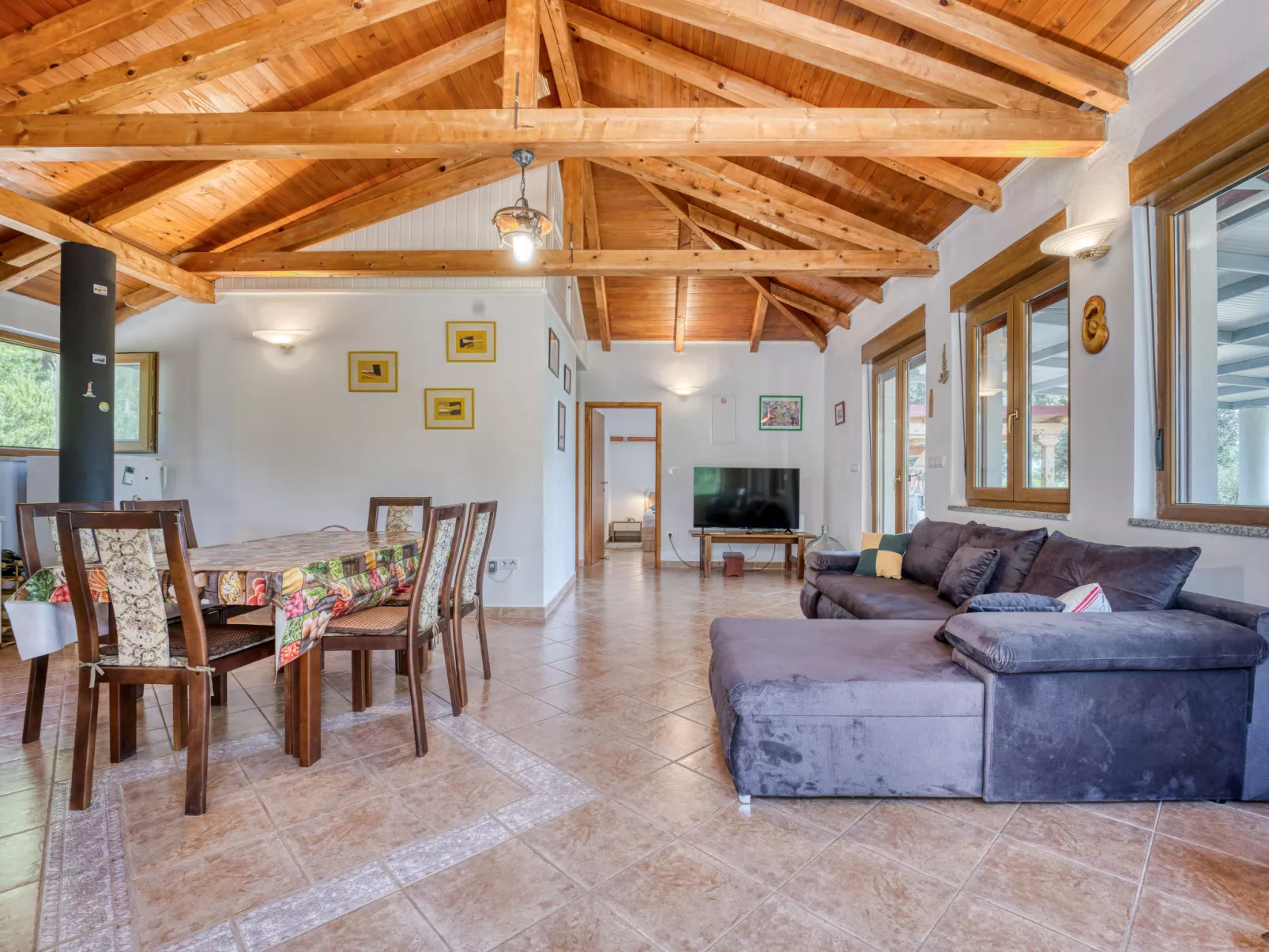 Dundo House-Inside