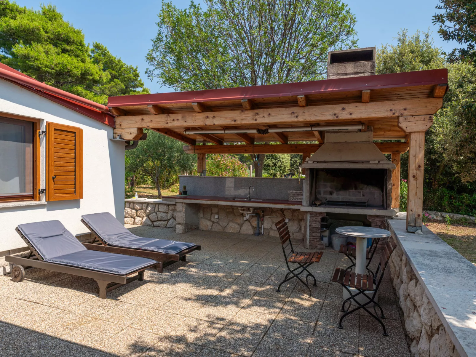 Dundo House-Outside
