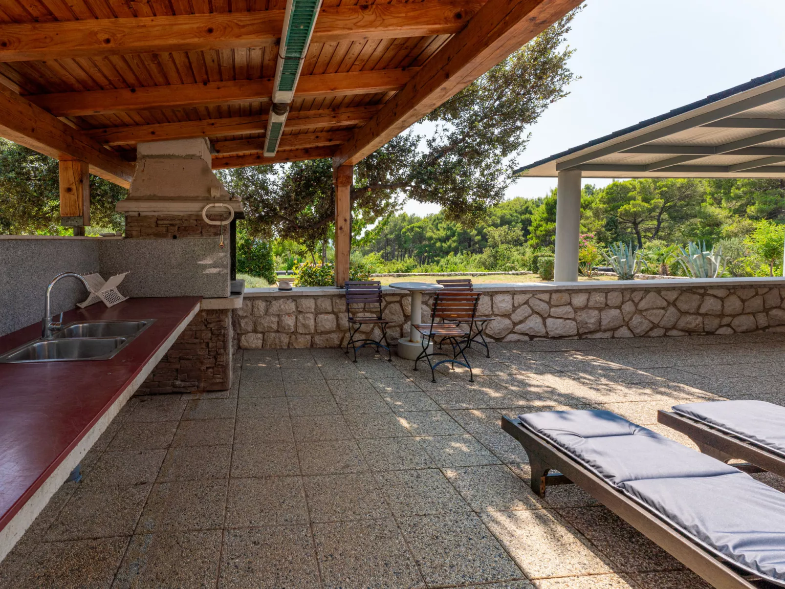 Dundo House-Outside