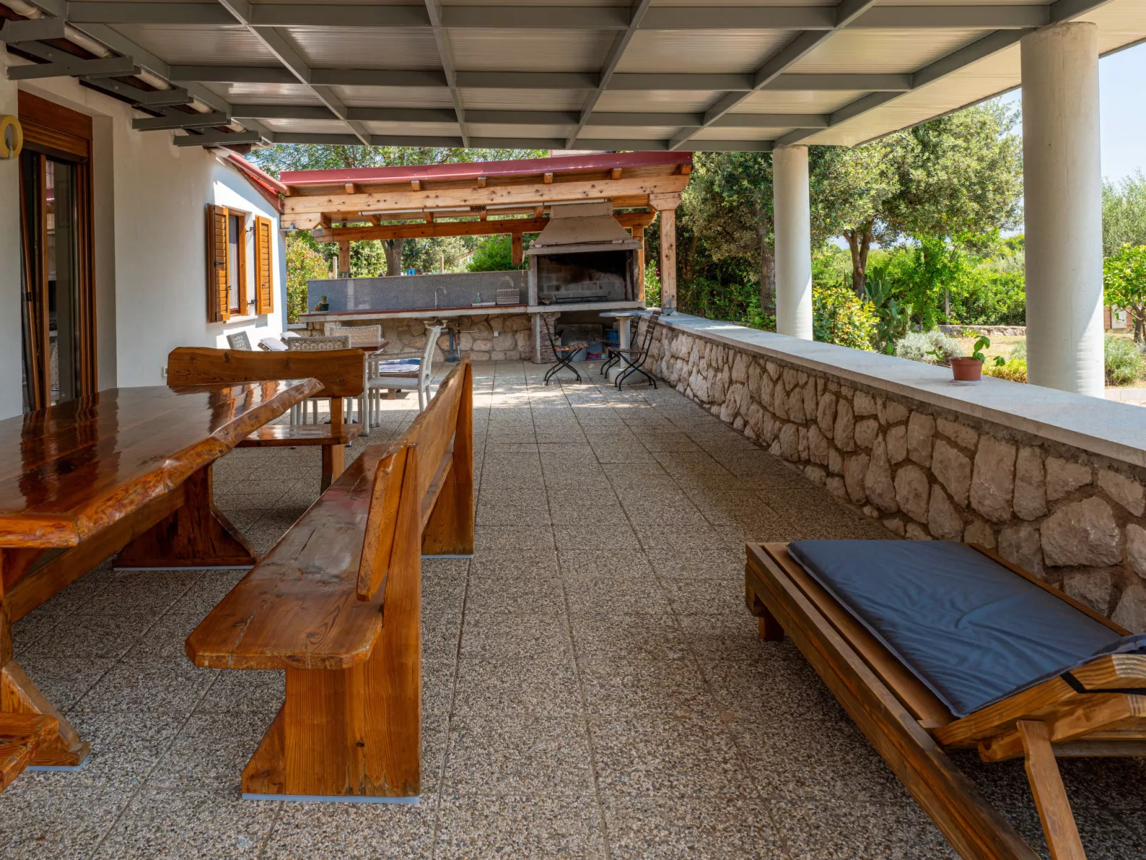 Dundo House-Outside