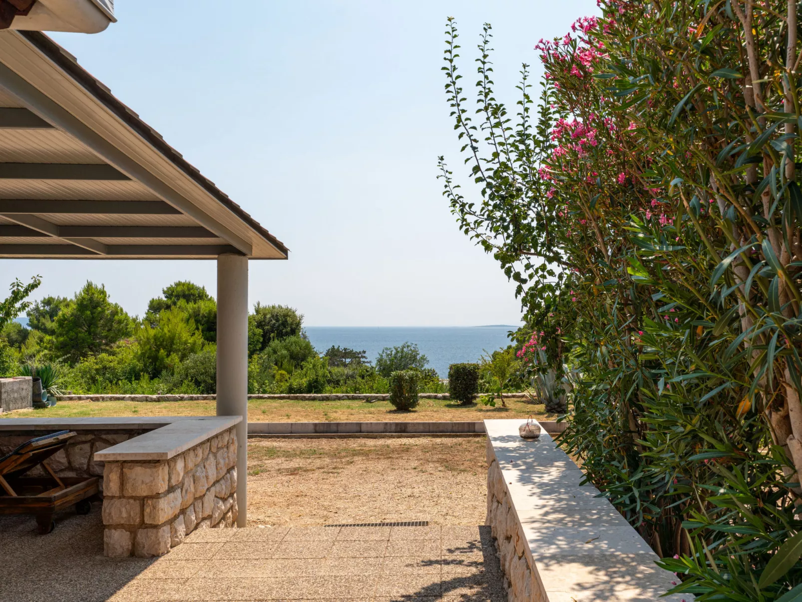 Dundo House-Outside