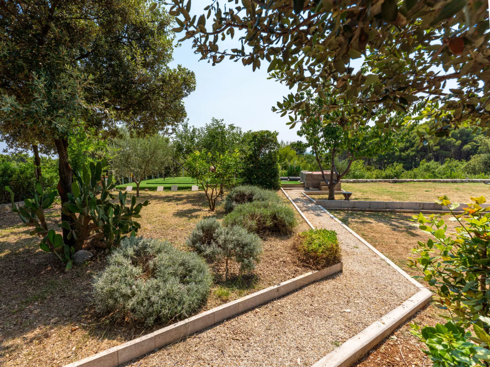 Dundo House-Outside