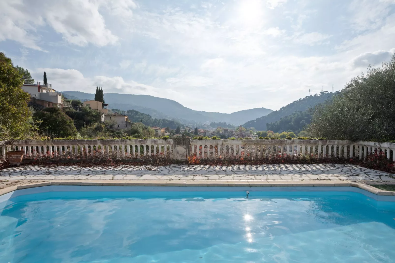 Home View & Pool-Pool
