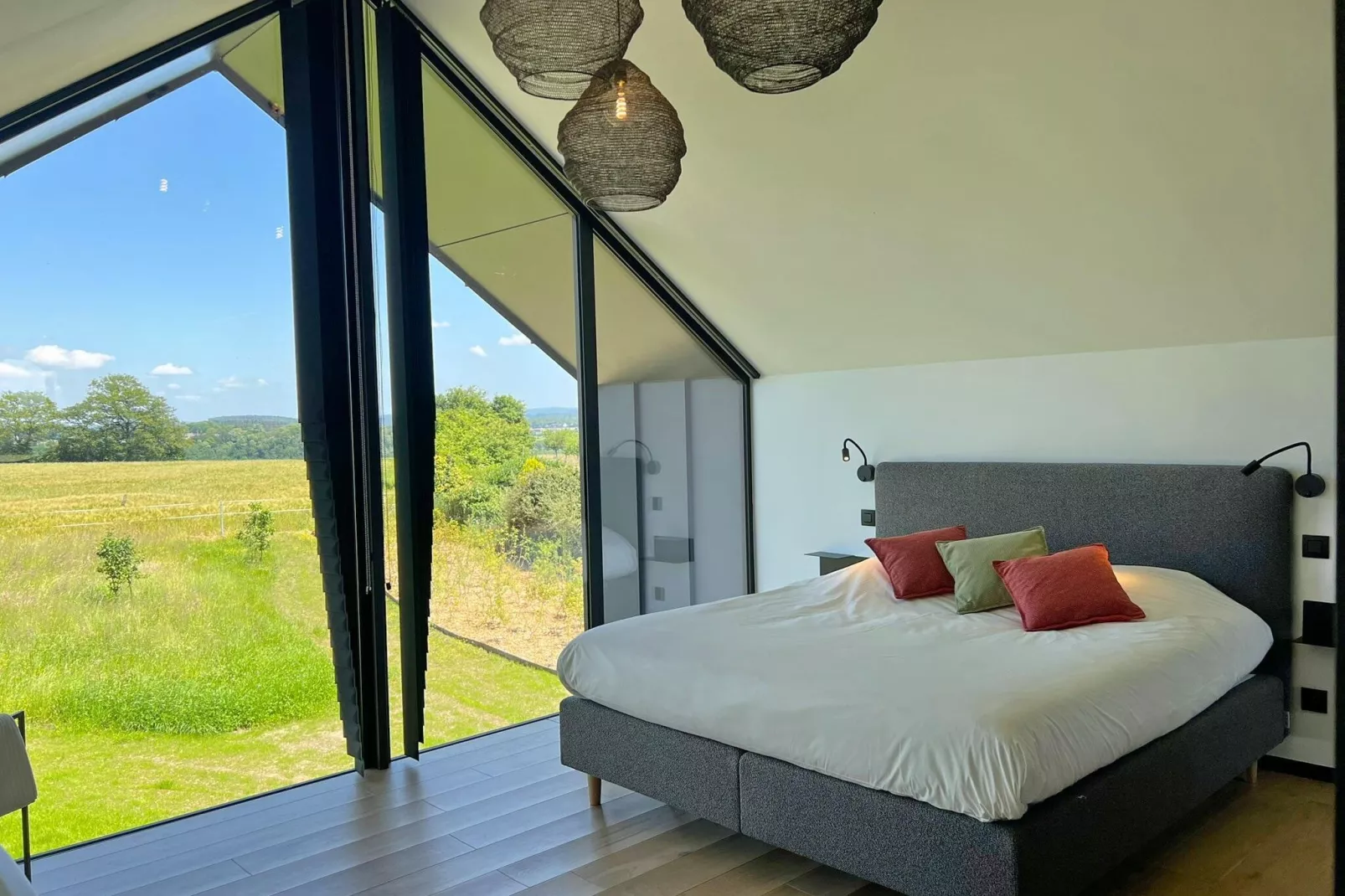 Romantic Escape-Bedroom