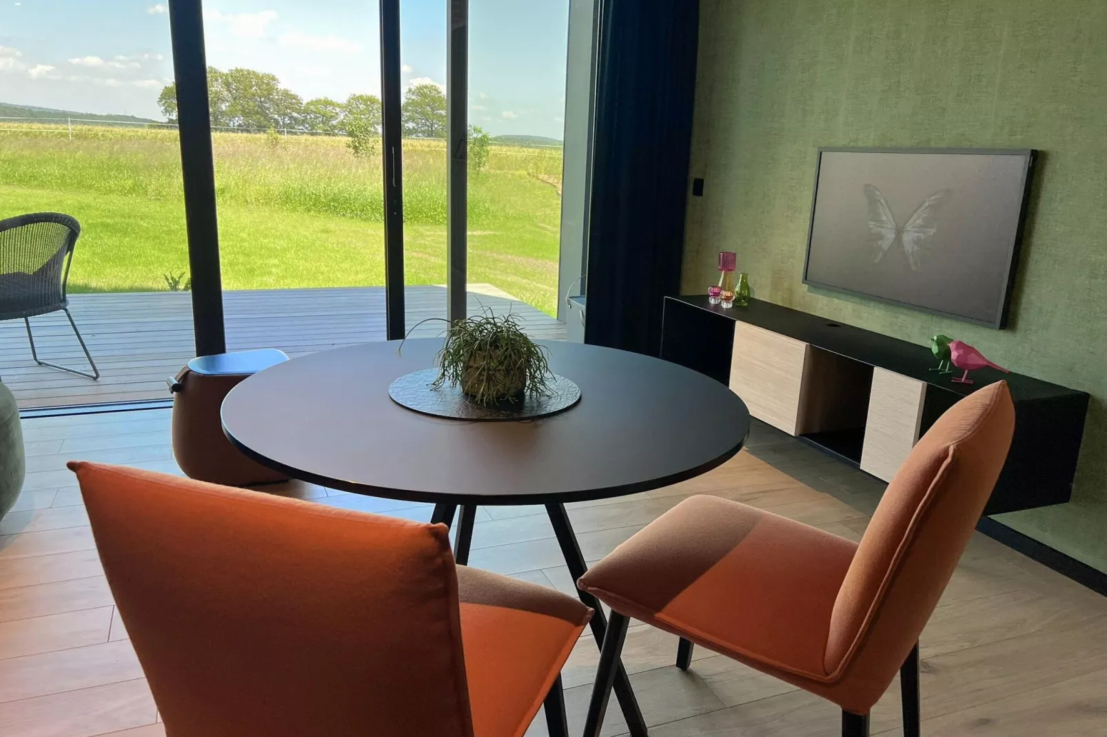 Romantic Escape-Dining room