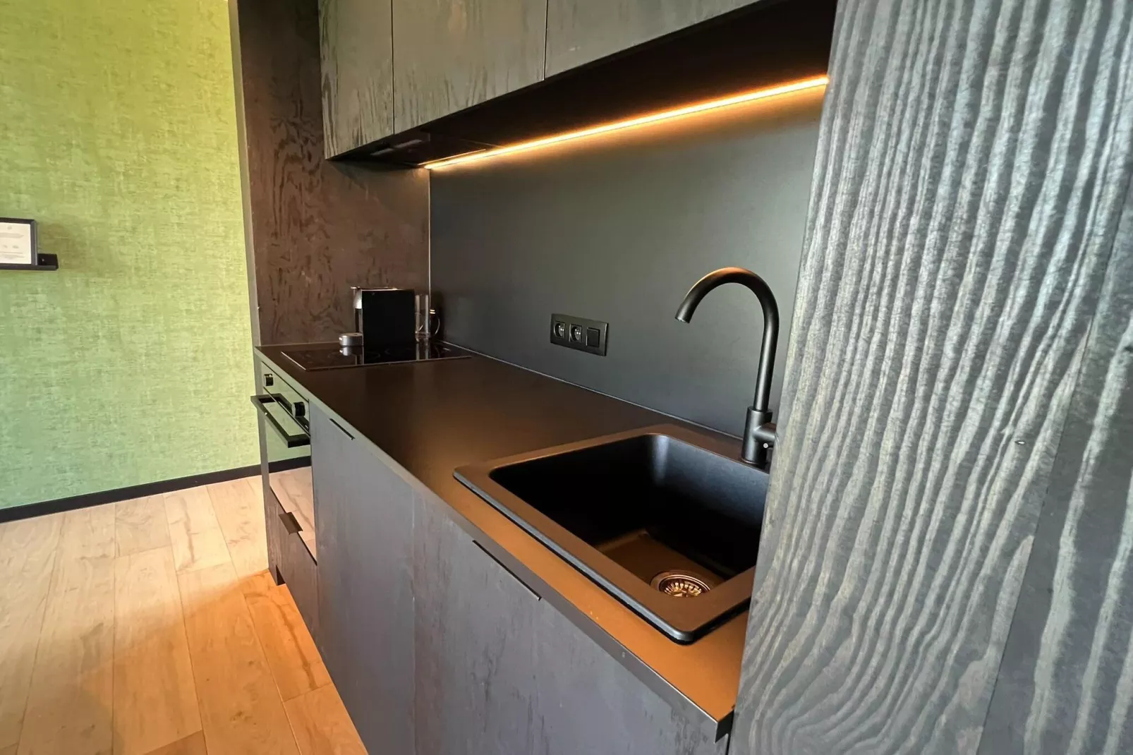 Romantic Escape-Kitchen