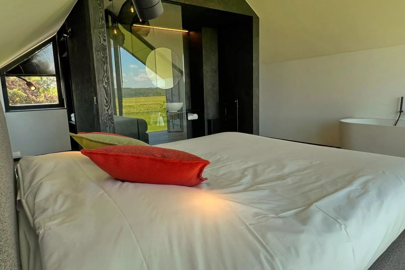 Romantic Escape-Bedroom