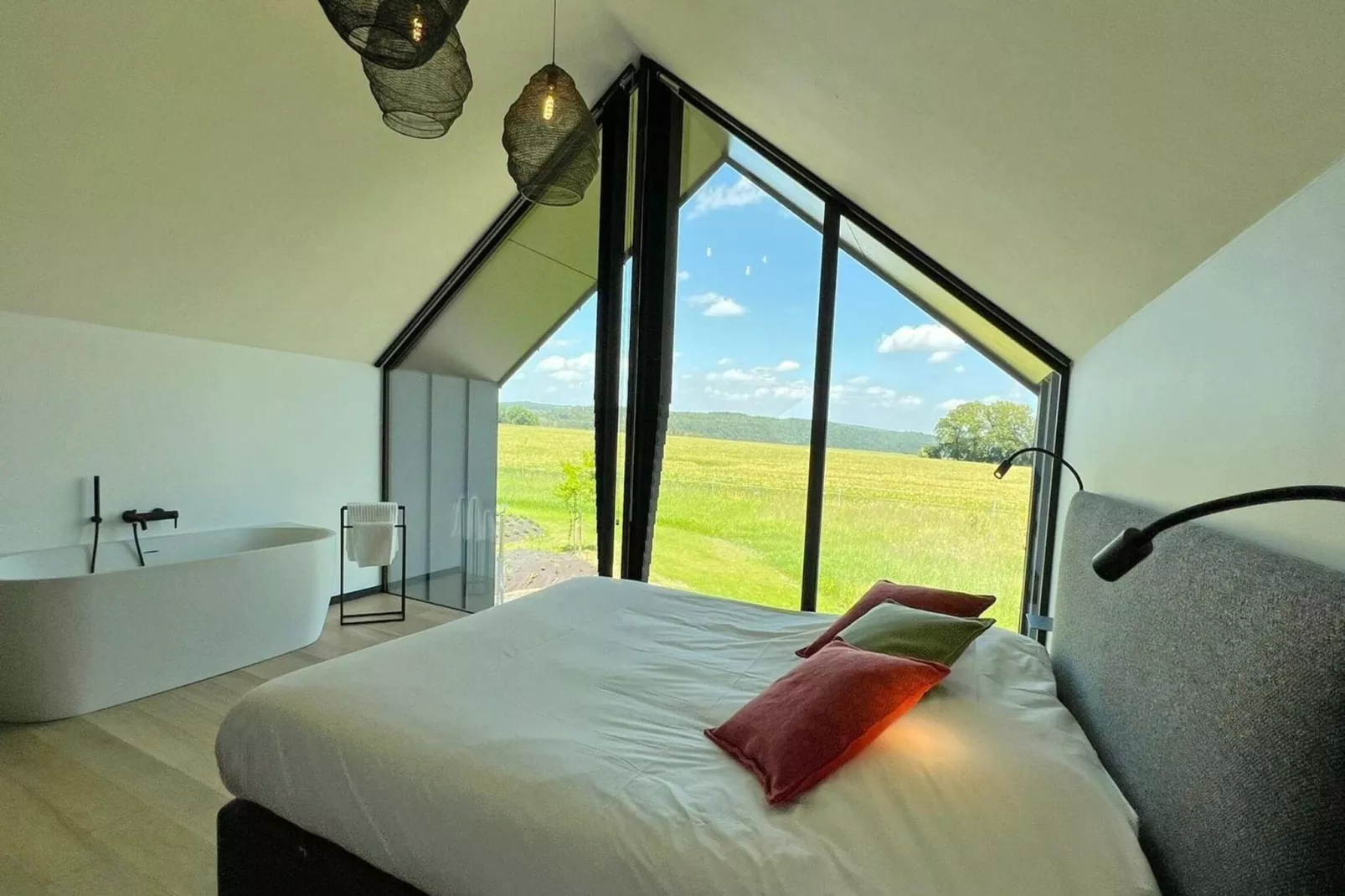 Romantic Escape-Bedroom