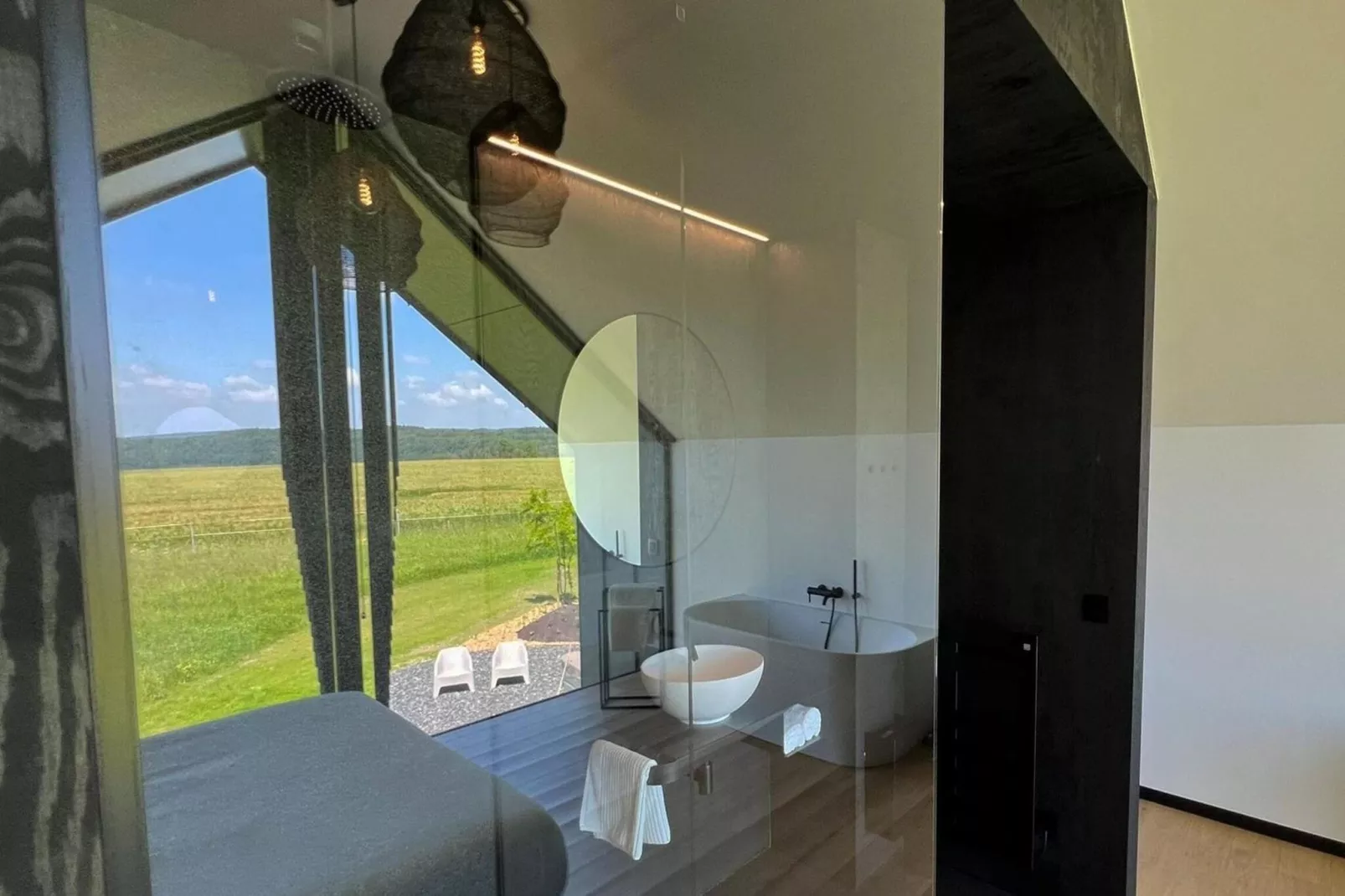 Romantic Escape-Bathroom