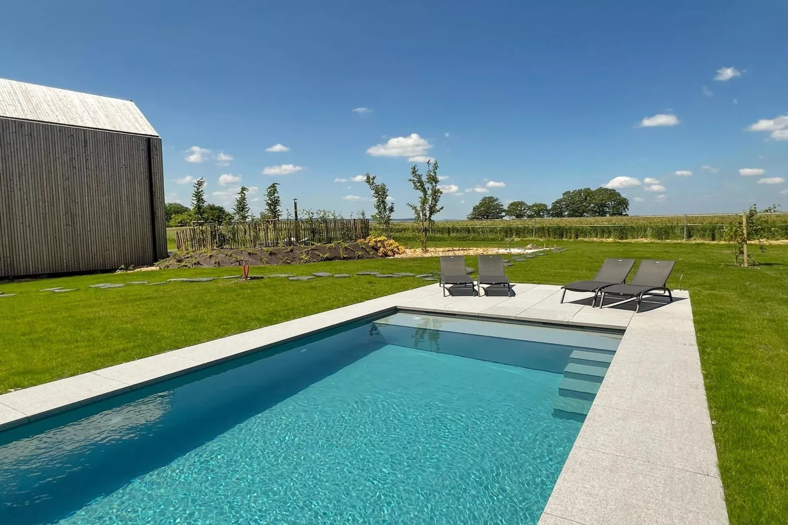 Romantic Escape-Pool