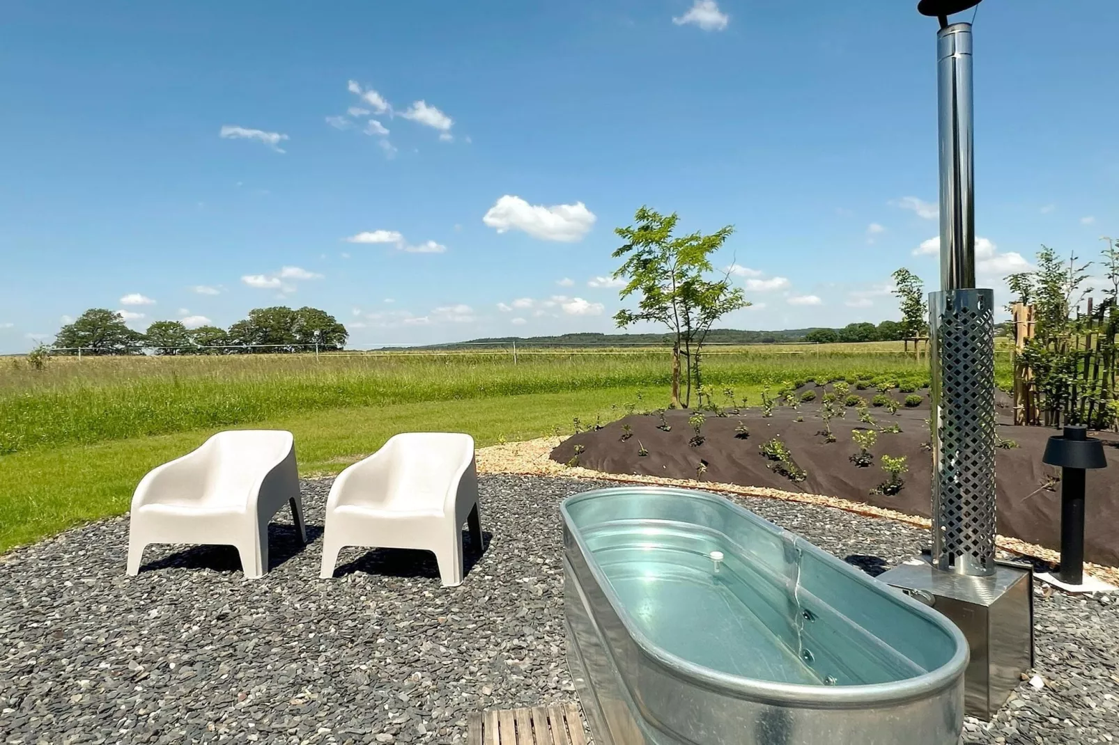 Romantic Escape-Pool