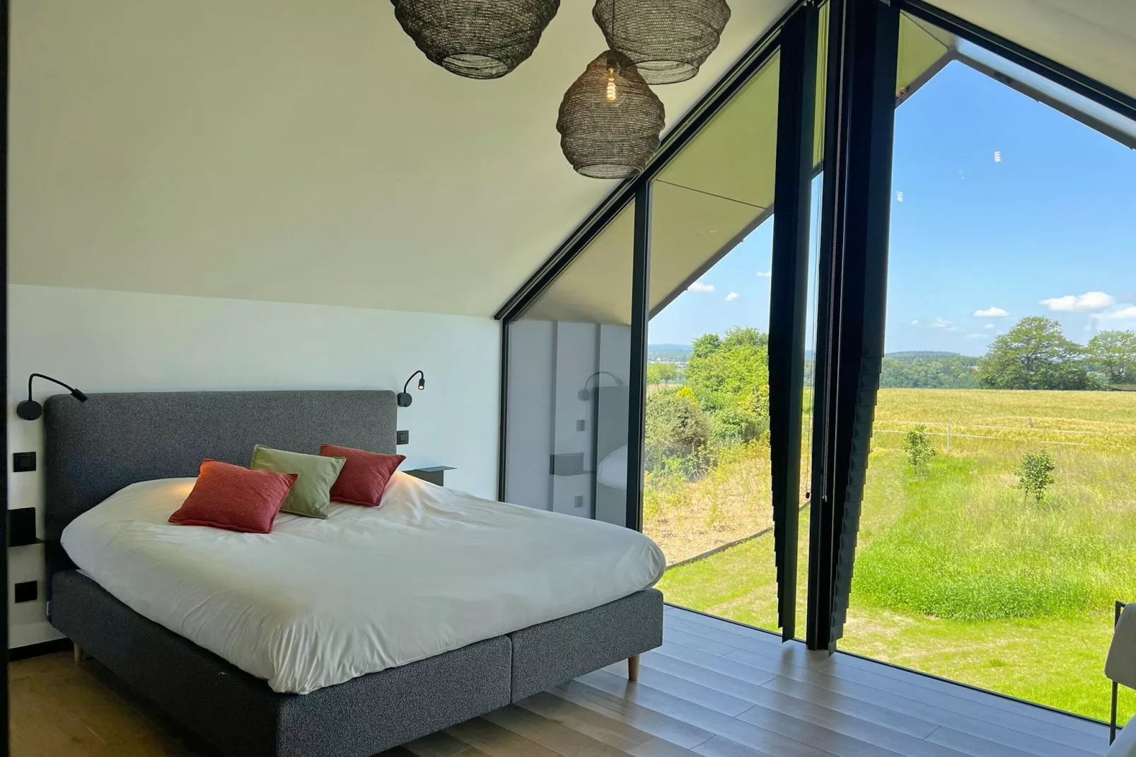 Romantic Escape-Bedroom