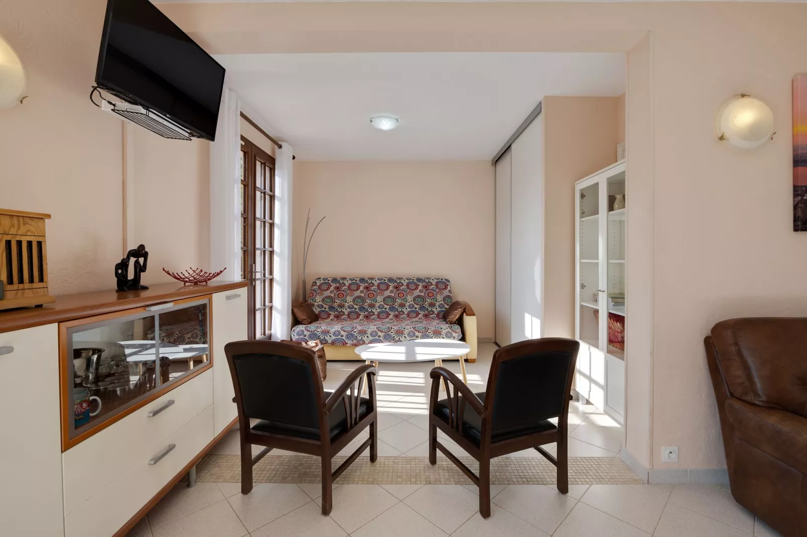 Home View & Pool-Living room