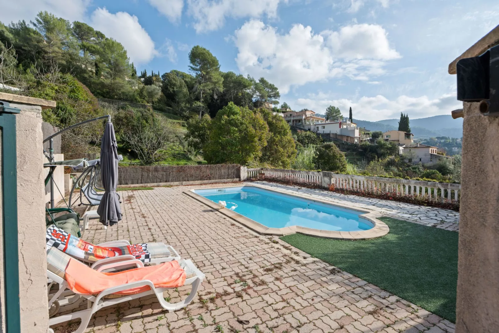 Home View & Pool-Pool