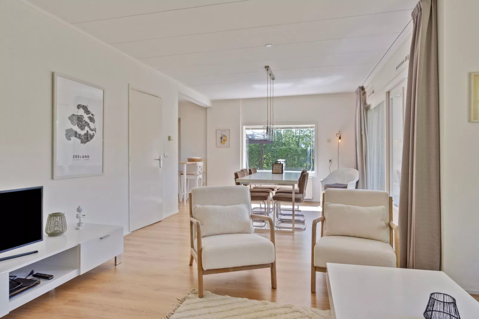 De Ruiser 28 Groot-Valkenisse-Living room