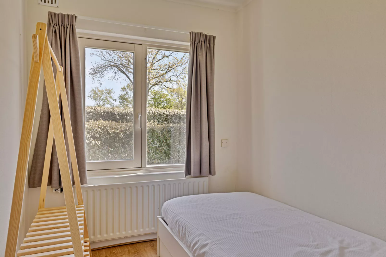 De Ruiser 28 Groot-Valkenisse-Bedroom