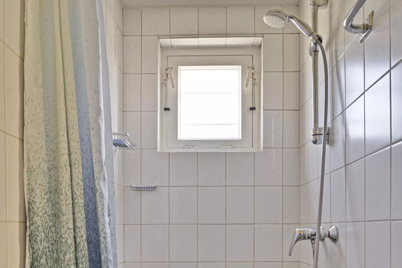 De Ruiser 28 Groot-Valkenisse-Bathroom
