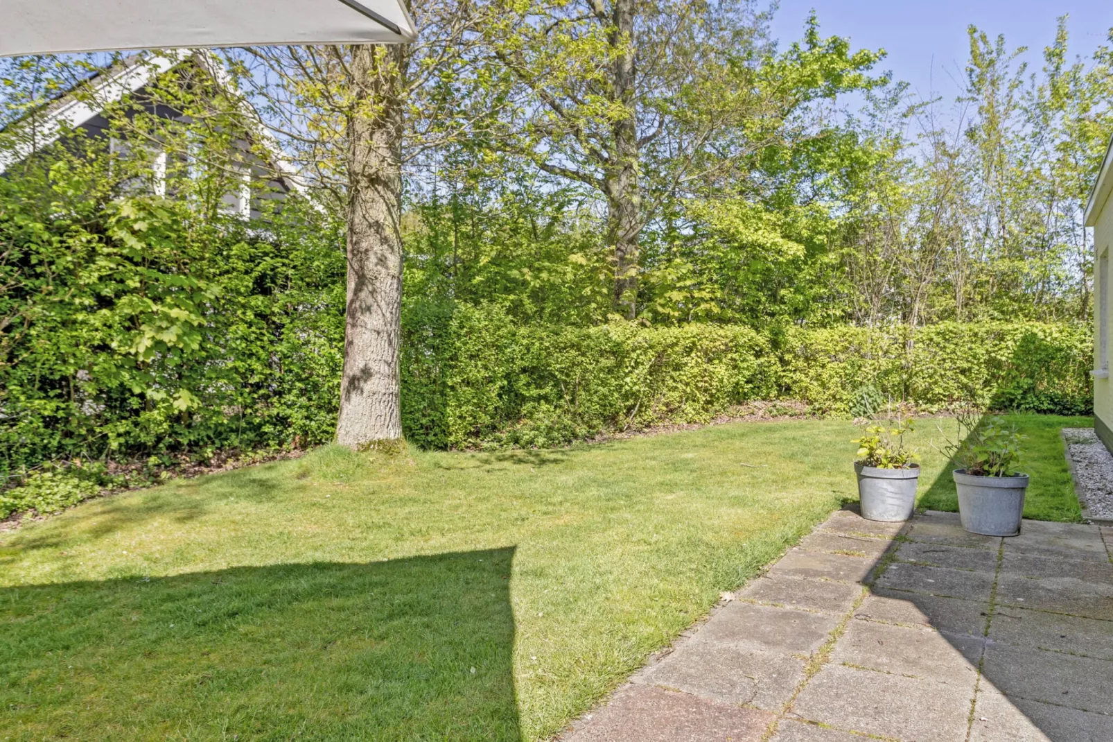 De Ruiser 28 Groot-Valkenisse-Gardens summer