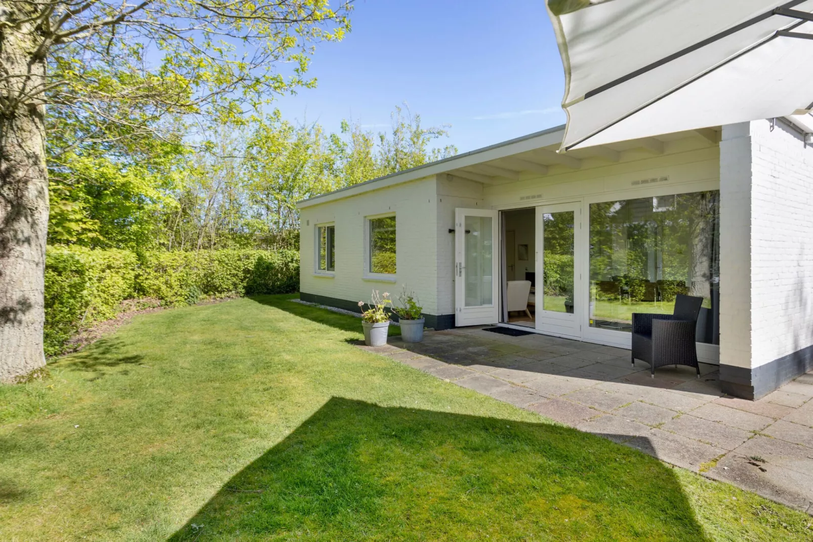 De Ruiser 28 Groot-Valkenisse-Gardens summer