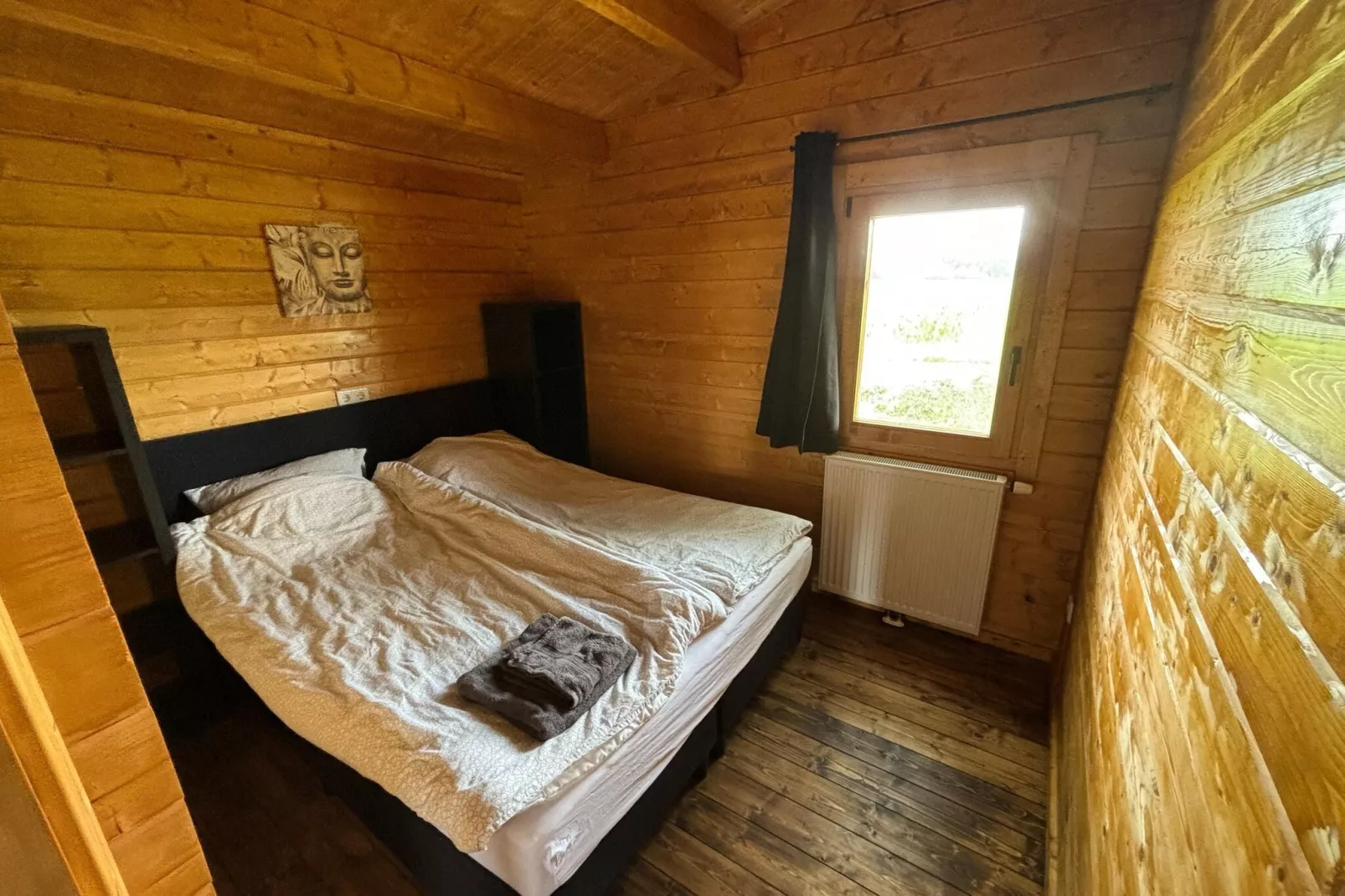 Chalet E-Bedroom