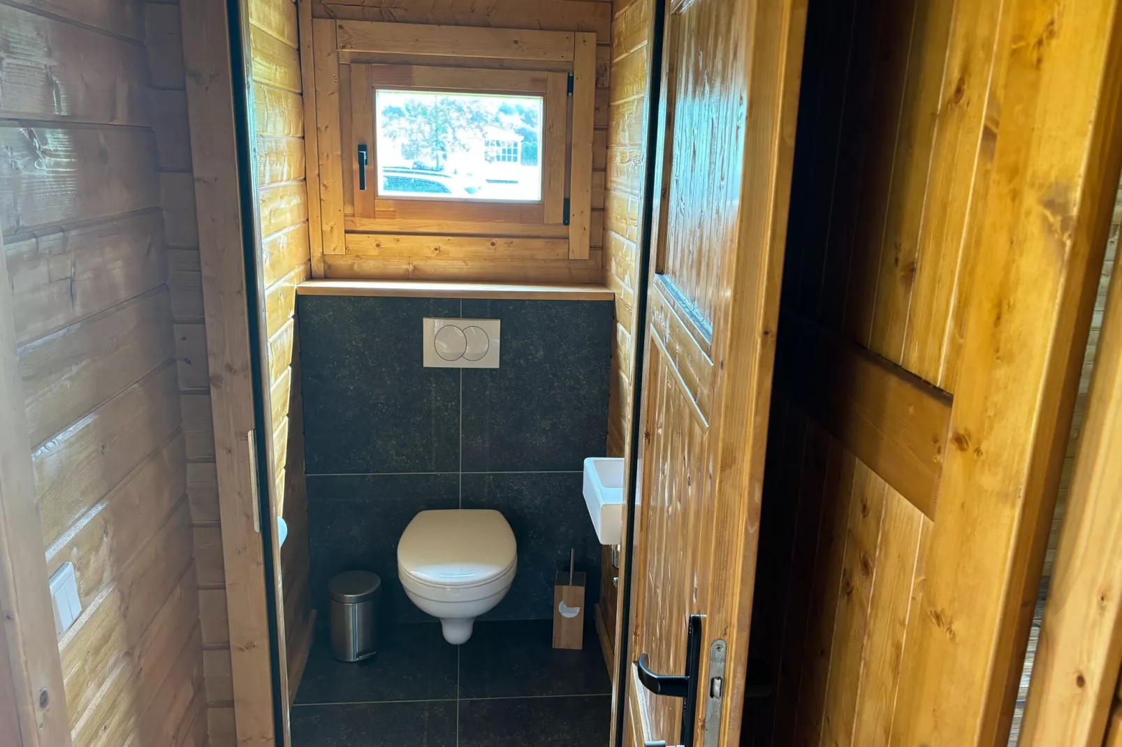 Chalet E-Bathroom