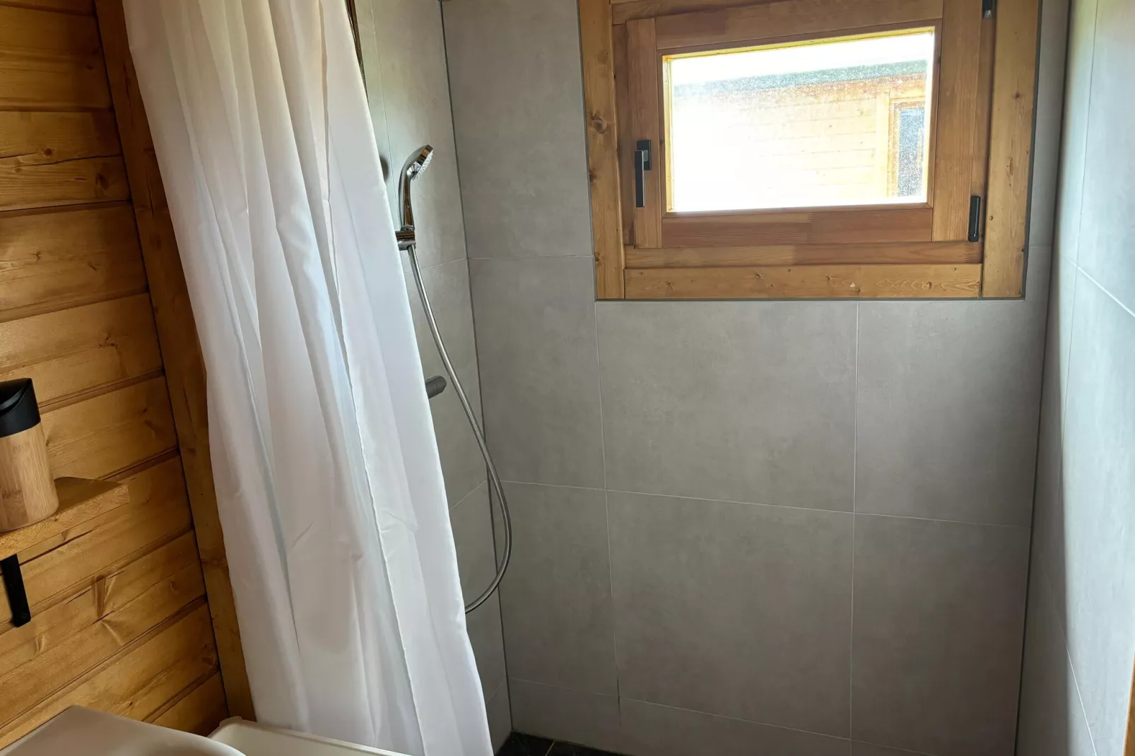 Chalet E-Bathroom