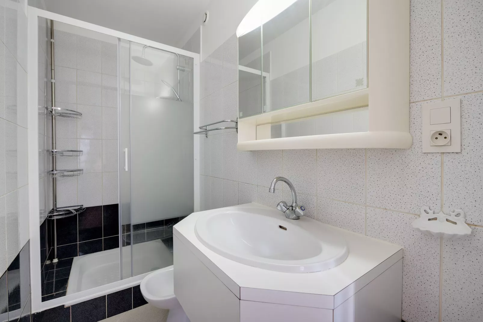 Home View & Pool-Bathroom