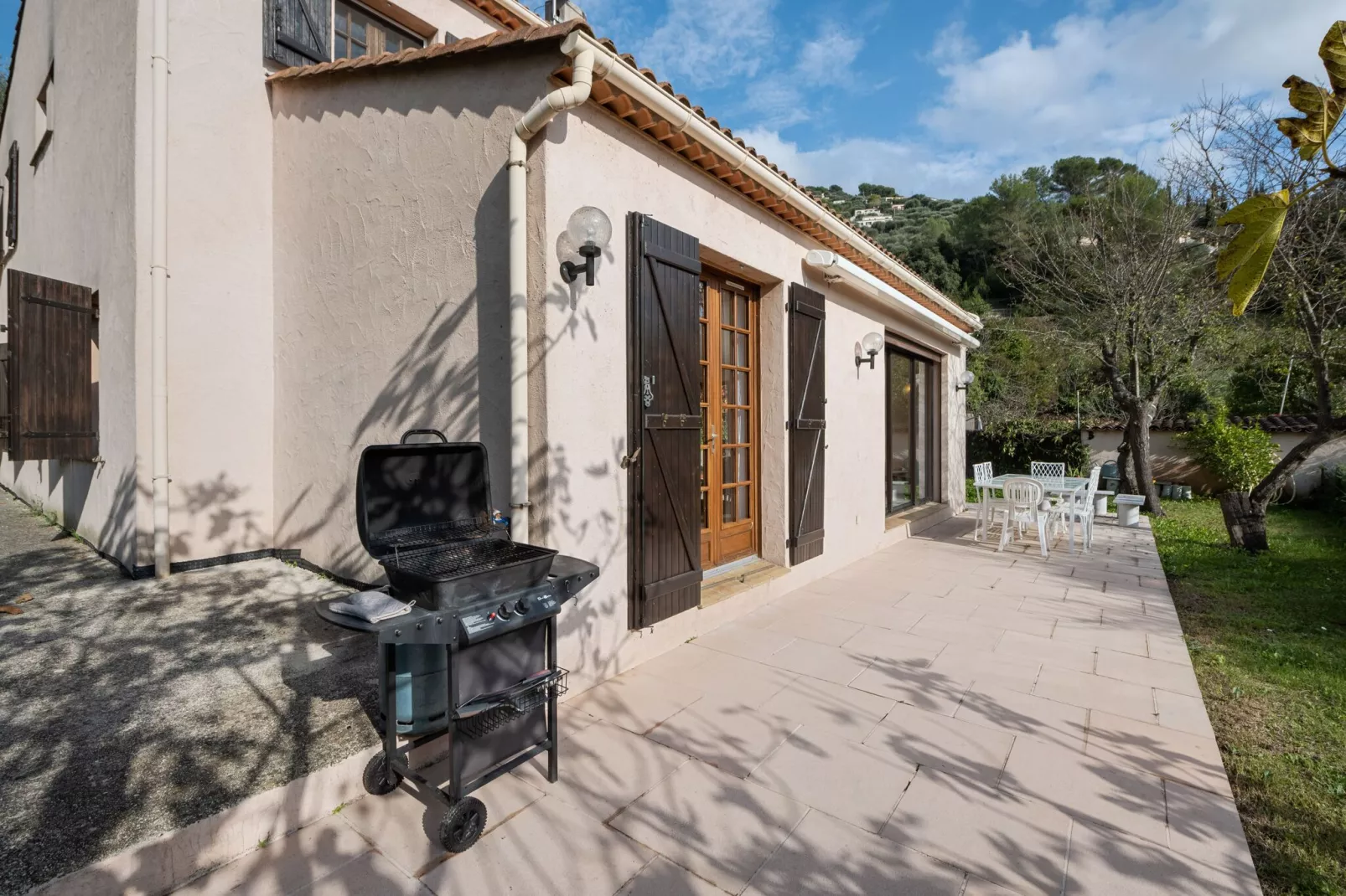 Home View & Pool-Terrace balcony