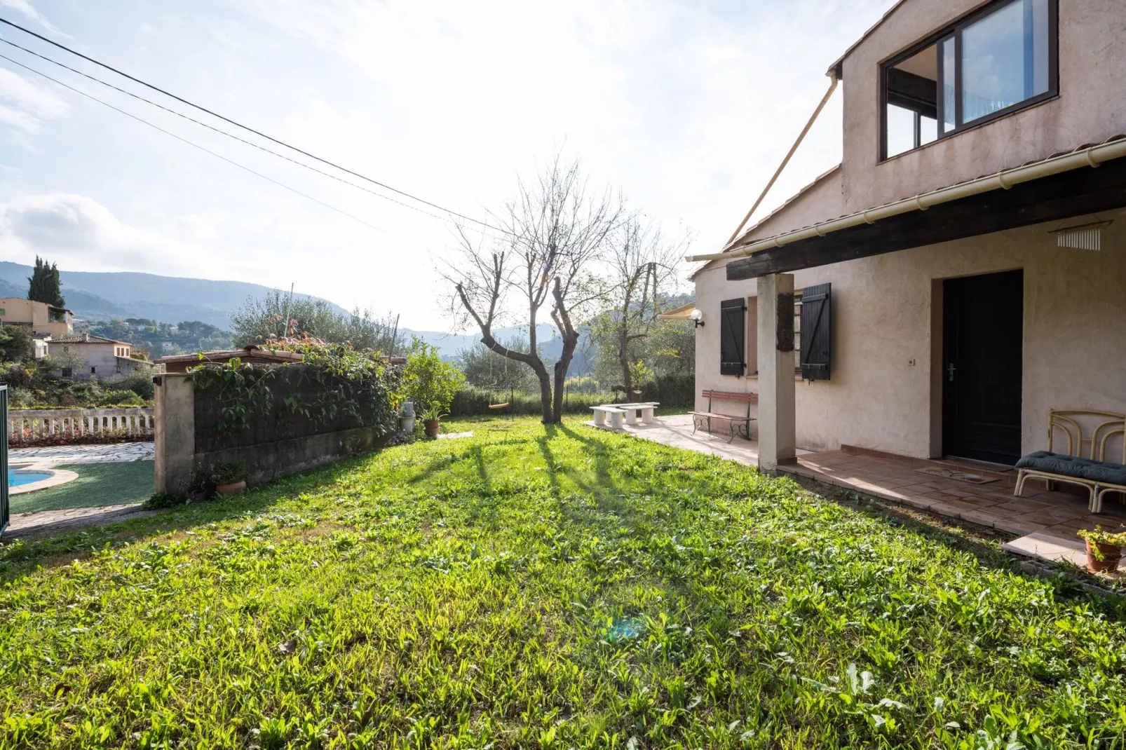 Home View & Pool-Gardens summer