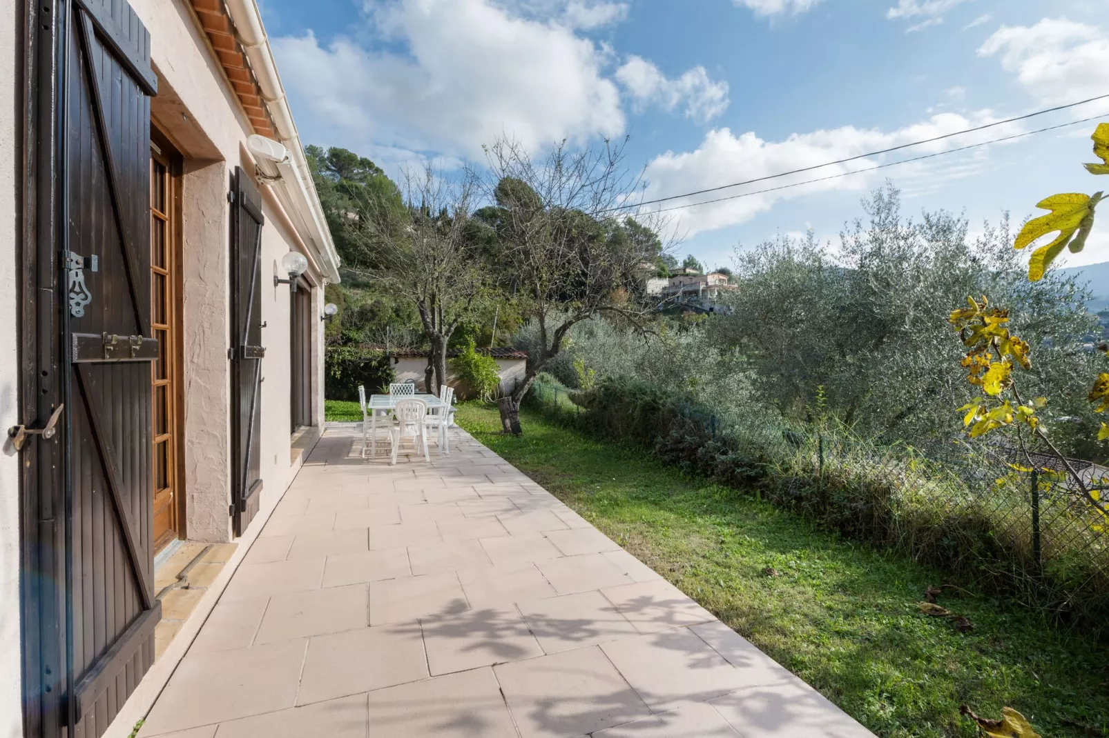 Home View & Pool-Gardens summer