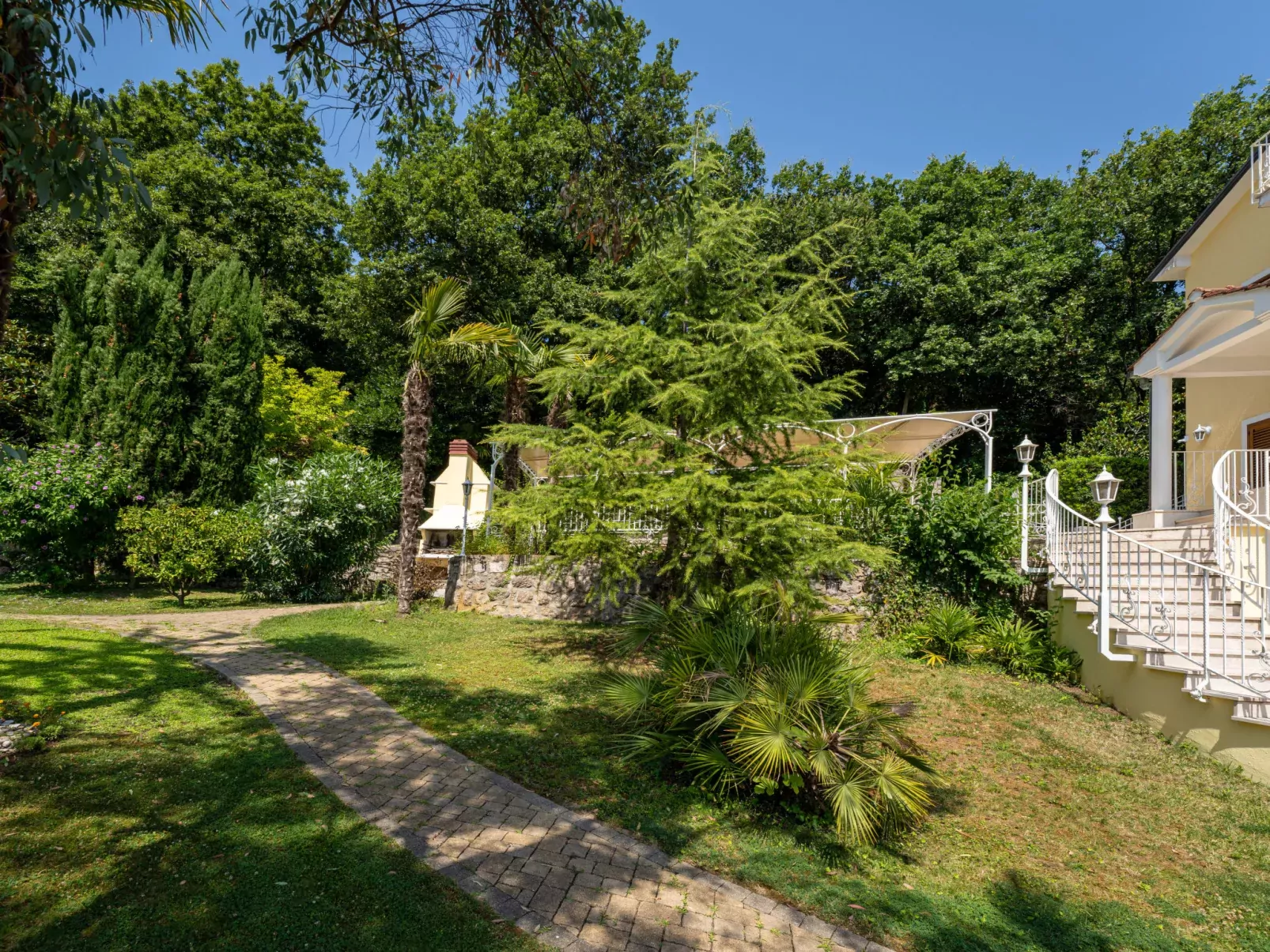 Villa Mona Lisa-Draußen