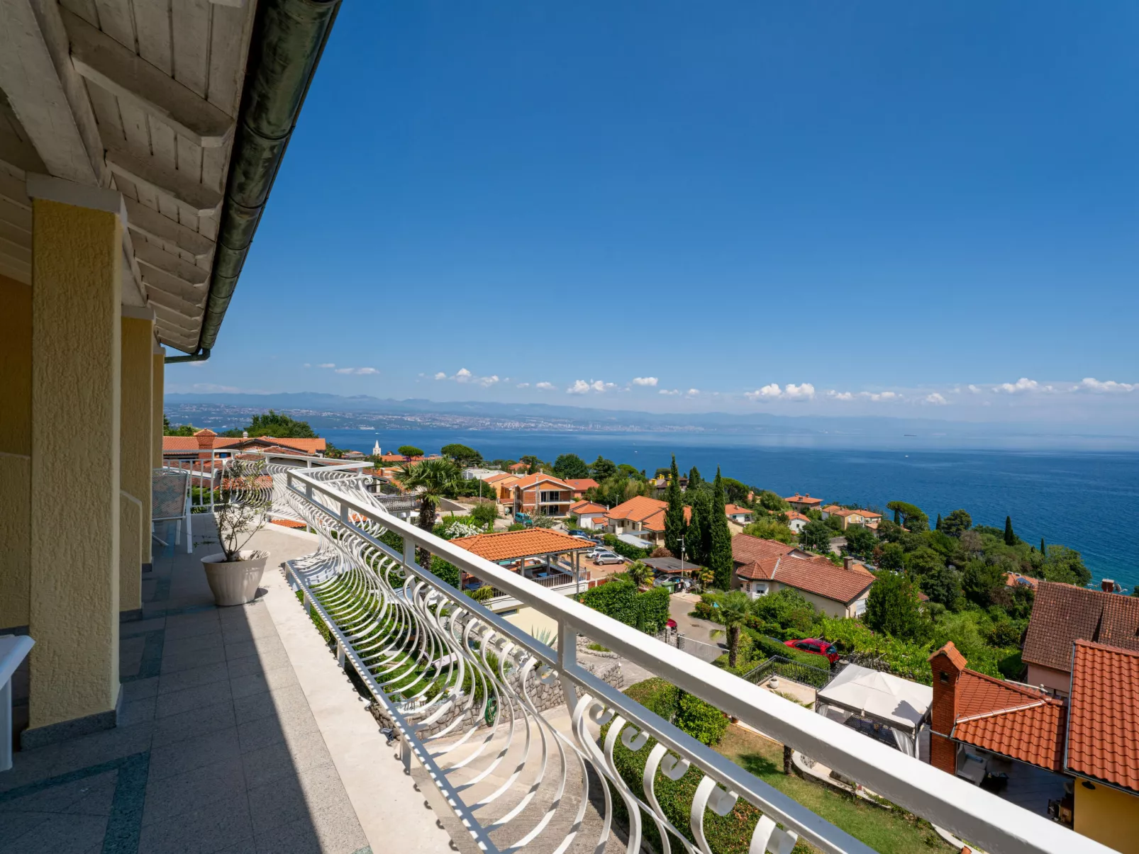 Villa Mona Lisa-Outside