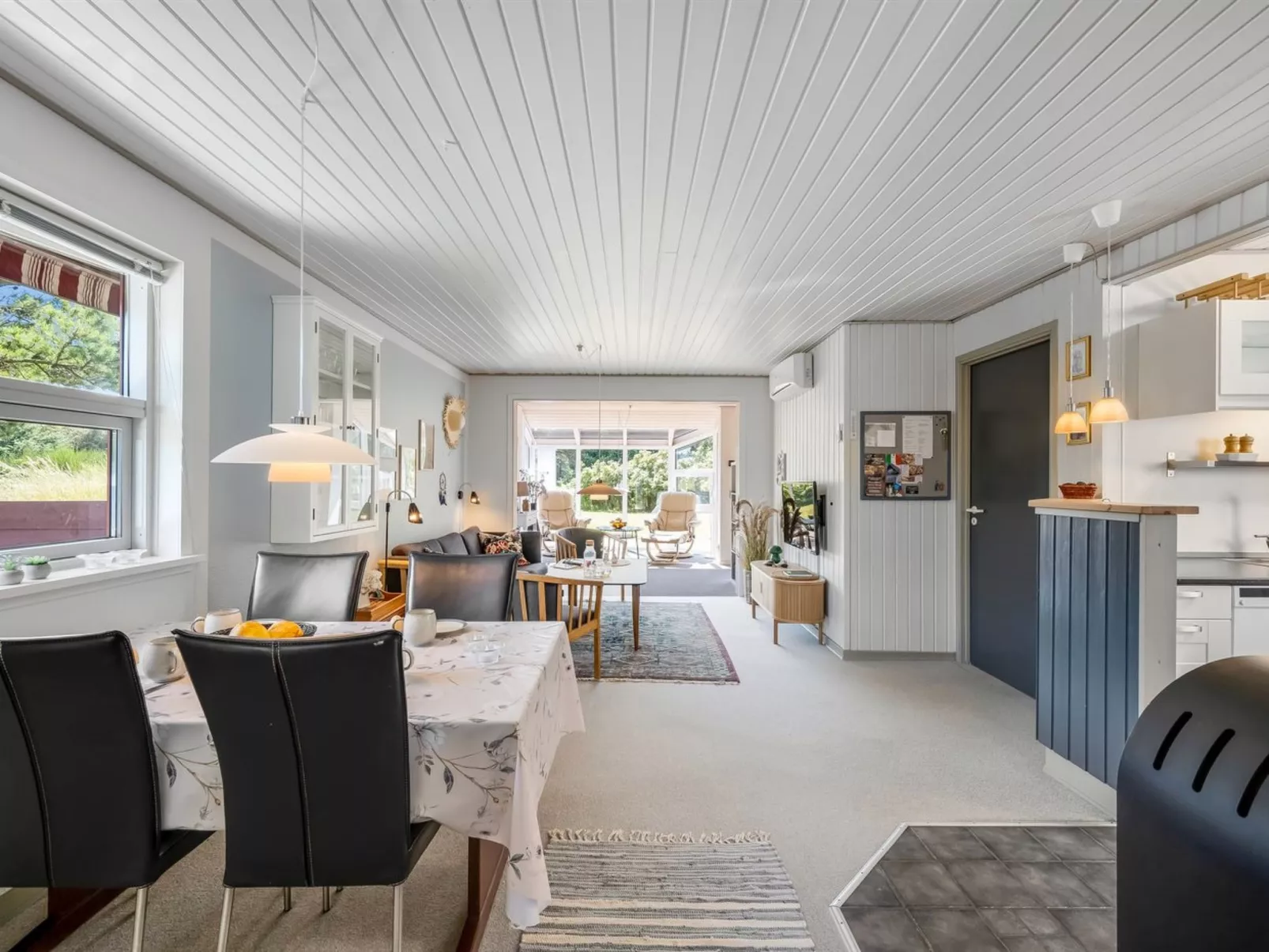 "Skakke" - 900m from the sea-Drinnen