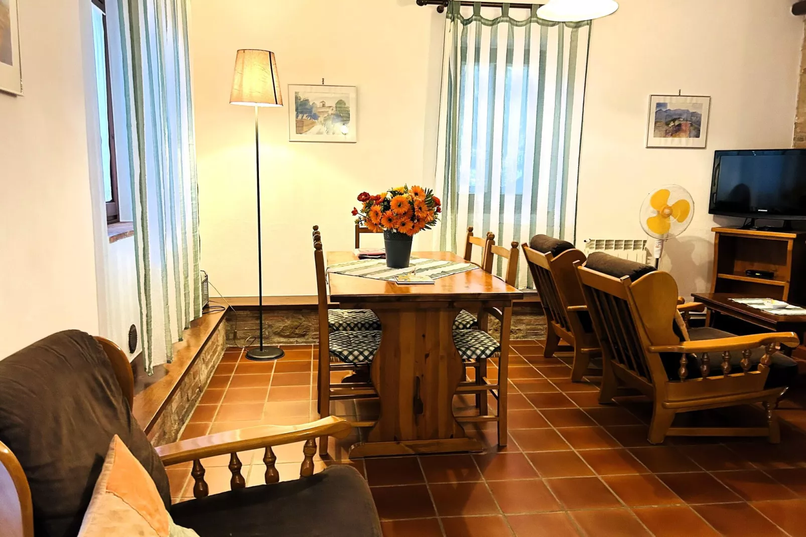 Azalea-Living room
