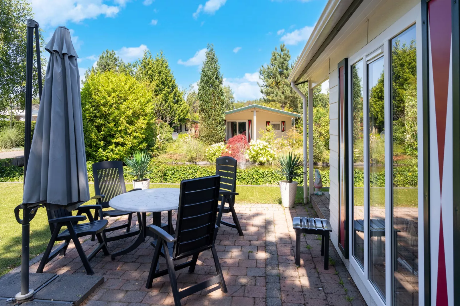 Genieten in Voorthuizen-Terrace balcony